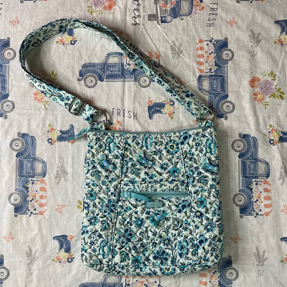 NWOT Vera Bradley Zip Top Hipster Crossbody – Discontinued “Cloud Vine” Pattern